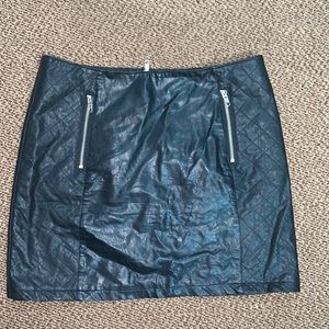 Black leather skirt with zippers